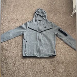 Nike tech kids extra large